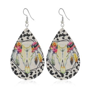 Böhmische Tropfenohrringe mit Western Stierschädel und Leopardendruck Blumen Design
