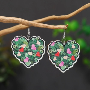 Orecchini a cuore in legno con motivo floreale verde e ganci in metallo argentato chic