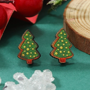 Pendientes festivos de madera con forma de árbol de Navidad verde y puntos de colores