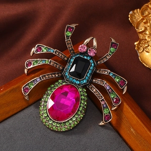 Vintage Gothic Alloy Spider Brooch For Women Pink Crystal Rhinestone Inlaid Antique Gold Spider Pin Fashion Jewelry Gift