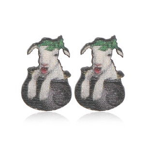 Orecchini a perno in legno a forma di cucciolo per San Patrizio con motivo a fascia verde