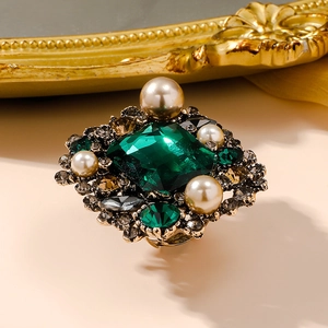 French vintage court style ring featuring large emerald green stone and pearls in gold