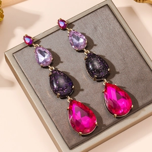 Orecchini geometrici con cristalli viola a goccia e nappine metalliche vintage