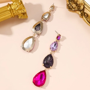 Orecchini pendenti in cristallo viola e rosa con quattro strati di nappe geometriche
