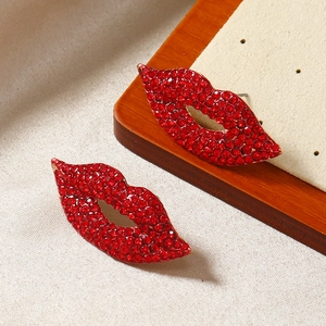 Modische Retro-Ohrringe mit roten Lippen und glänzender Vollbesetzung mit Strass