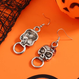 Schedel oorbellen met roos in antiek zilveren afwerking voor Halloween-stijl