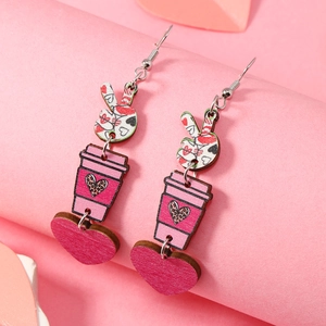 Boucles d'oreilles en bois avec motifs de cœur, tasse de café et signe de paix