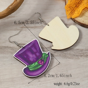 Détail de boucles d'oreilles en bois chapeau violet montrant faces et dimensions
