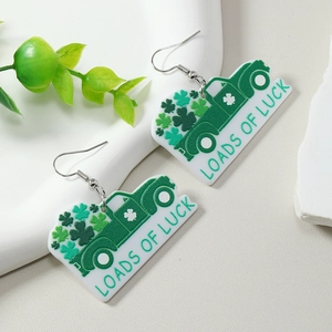 Boucles d'oreilles St. Patrick en acrylique avec camion vert, trèfles et texte chance