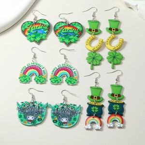 Boucles d'Oreilles Saint-Patrick Trèfle Arc-en-Ciel Lucky Cœur Vache des Highlands Acrylique Boucles d'Oreilles Pendantes Bijoux Fête Cadeau