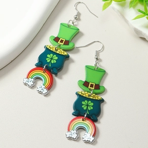 Boucles d'oreilles St. Patrick à trois niveaux avec chapeau vert, pot d'or et arc-en-ciel