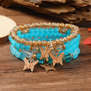 Boho Mehrschichtiges Perlenarmband mit blauen Steinen und goldenen Schmetterlingsanhängern
