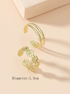 Detail view of gold minimalist toe ring set with flower design and 1.5cm diameter measurement