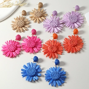 Bohemian Raffia Woven Sunflower Drop Earrings For Women Handmade Straw Floral Dangle Earrings Beach Vacation Jewelry Accessories