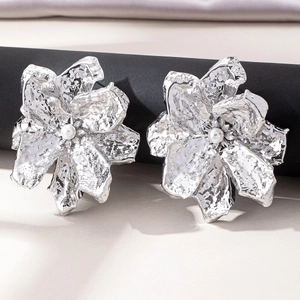 Oversized Ruffled Flower Stud Earrings Hammered Metal Texture Faux Artificial Pearl Stainless Steel Earring Post Statement Jewelry