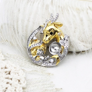 Spilla drago e ragazza placcata oro 18K con micro-pavé di zirconi e base per perla