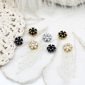 Pendentif fleur en or 18k avec perles et zircons pour la création de bijoux DIY élégants