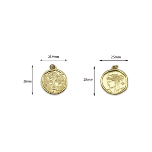 Colgantes de moneda chapados en oro de 18K con retrato de Reina y Medusa y medidas