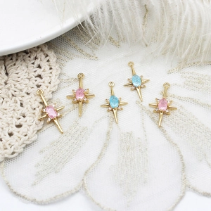 18K vergoldete Messingstern-Anhänger mit rosa und blauen Marquise-Steinen für DIY-Schmuck