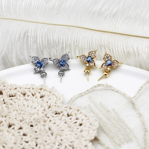 Orecchini a farfalla placcati oro 18K con zirconi blu per la creazione di gioielli con perle