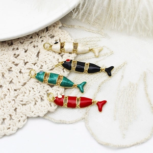 Pendentifs carpe koi articulés en quatre couleurs pour la création de bijoux DIY