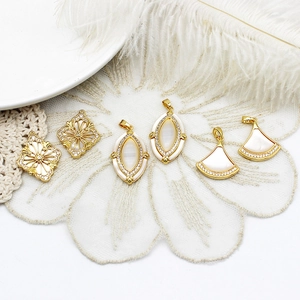 Colgantes de Cobre Chapados en Oro con Madreperla y Concha de Abulón Forma de Trébol y Abanico para Bisutería DIY