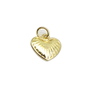 18k gold plated heart pendant with vertical shell-like stripes and small jumping ring