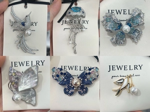 Détails de broches en cuivre avec zircons en forme de colibri, méduse et papillon