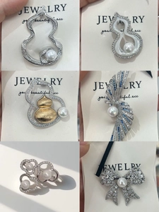 Detailed collection of pearl and zircon brooches with gourd and bowknot designs