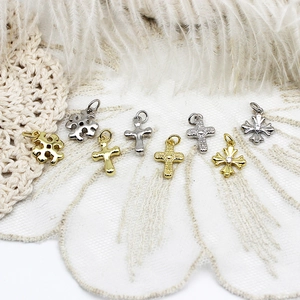 Mini Pendentifs Croix en Cuivre Plaqué Or 18K Incrustés de Zircone Accessoires de Bijoux DIY pour Fabrication de Colliers Bracelets Boucles d'Oreilles Femme