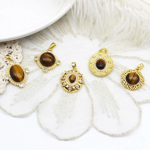 Ciondoli in occhio di tigre, design geometrici placcati oro 18k con perle e zirconi