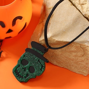 Halloween Acryl Totenkopf Kette mit grünem Glitzer und schwarzem Hut auf Orange