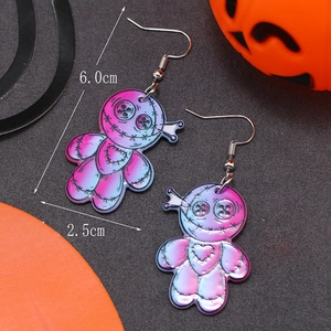 Detailansicht der Voodoo-Puppen-Ohrringe aus Acryl mit lila-blauem Farbverlauf, 6.0cm