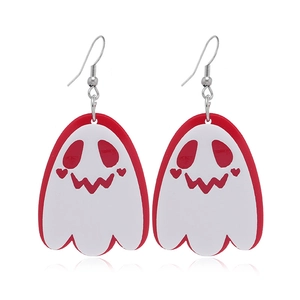Dettaglio orecchini fantasma in acrilico per Halloween con occhi rossi e cuori