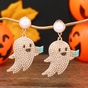 Pendientes de fantasma de Halloween con cuentas blancas y dijes BOO azules en ramas