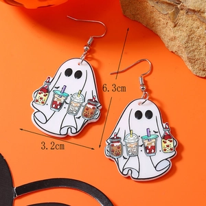Detailansicht der Acryl-Geist-Ohrringe mit Boba-Tee-Druck und 6,3 cm Höhenabmessung
