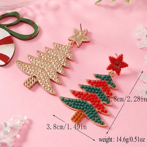 Dettagli orecchini a albero di Natale da 5,8 cm con perline e indicazioni di misura