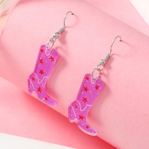 Boucles d'oreilles bottes de cow-boy en acrylique rose pailleté avec étoile rouge