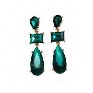 Boucles d'oreilles pendantes en cristal vert avec monture dorée de style vintage