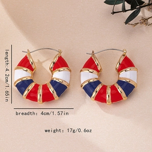 Geometrische emaille oorringen in rood wit en blauw met gouden details