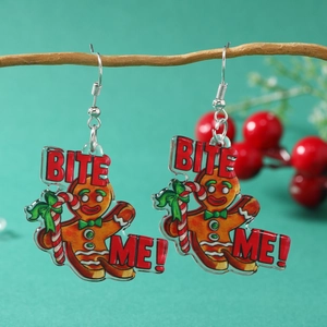 Feestelijke kerstmis acryl oorbellen peperkoek mannetje met de tekst Bite Me erop