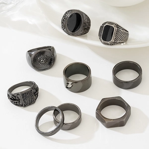 9-teiliges Herren Ring-Set in Gun Black mit Vintage-Gravuren und Siegelring-Designs
