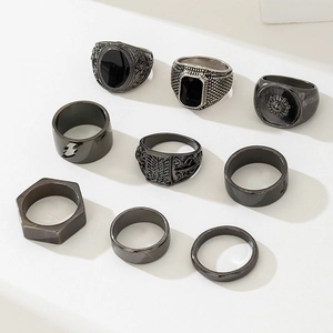 9-teiliges Set Herrenringe im Vintage-Stil in Silber und Schwarz mit diversen Designs