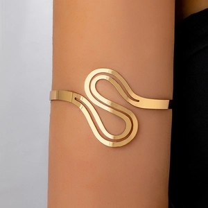 Gedurfde Legering Verguld Golvend S-Vormig Hol Open Bovenarmband Geometrisch Verstelbare Armband Vrouwen Sieraden