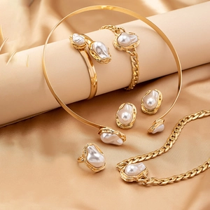 Luxus Perlen Schmuckset inklusive Goldkette, Armband, Ohrringe und Ring für Damen