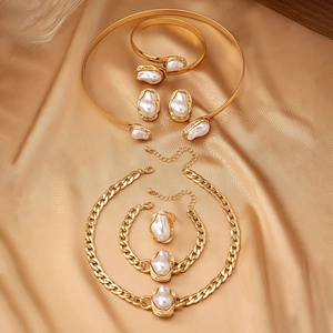 Luxuriöses Schmuckset aus Gold mit Barockperlen Halskette Armband Ring und Ohrringen
