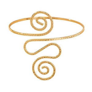 Mode gouden spiraal bovenarmband met handgemaakte gehamerde metalen textuur voor dames