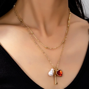 Collar De Doble Capa Vintage Dorado Con Perla Artificial De Imitación Corazón Strass Rojo Y Colgante De Llave Joyería Para Mujer