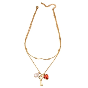 Collar de doble capa dorado con llave de corazón, perla y colgante de gema roja