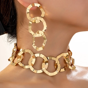 Collana Choker e Orecchini in Lega con Cerchi Intrecciati Ondulati Geometrici Esagerati per Donna Festa Oro Accessorio